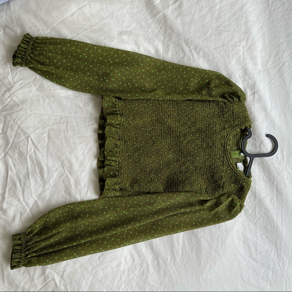 Aritzia tempest blouse in avo green and xs